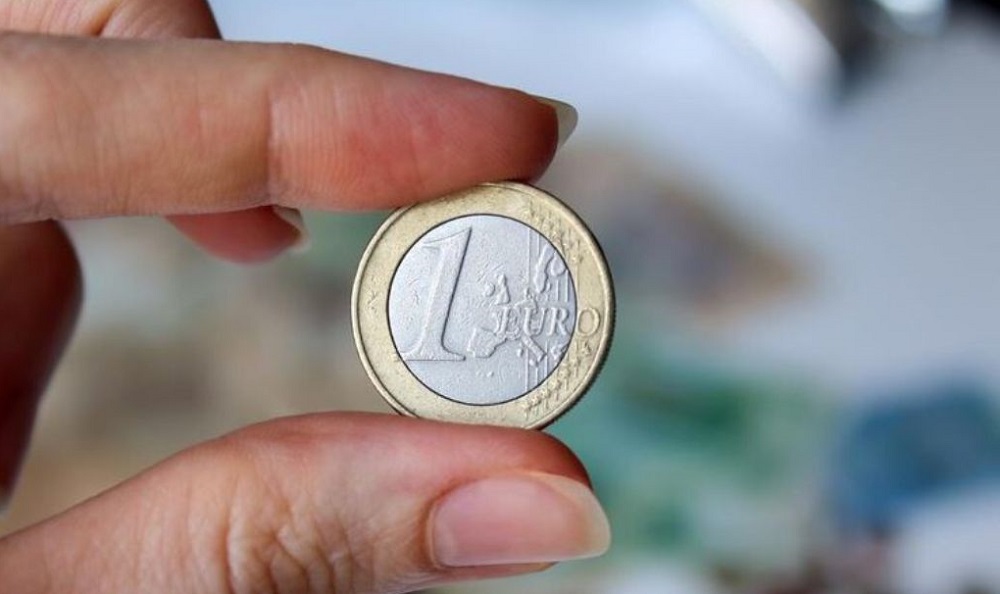 Euro shume prane 100 lekeve, edhe valutat e tjera renie rekord